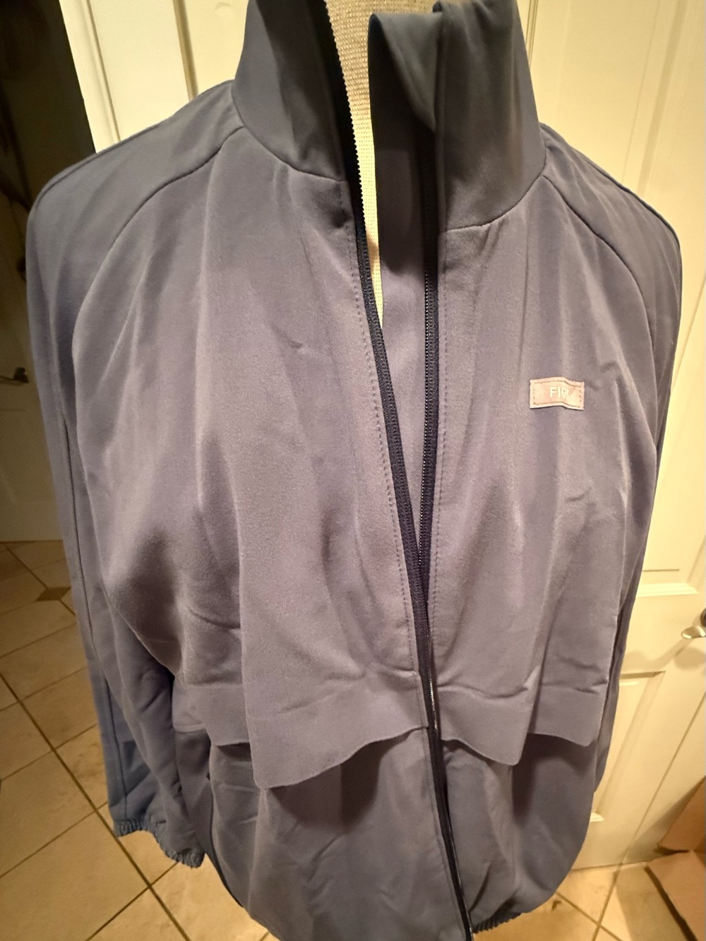 NWT Figs Women's Full-Zip Sydney Performance Scrub Jacket XL Light Purple Gray